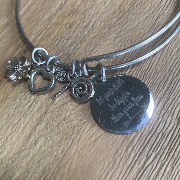 Charm bangle bracelets “Not all who wander arelost - Picture 2 of 6